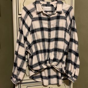 American Eagle women’s balloon sleeve flannel size medium